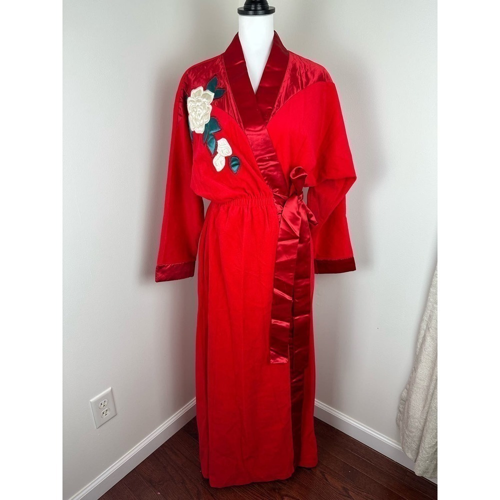 STUNNING Vintage Appel Red Velvet/Satin Robe with Floral Detail LRG